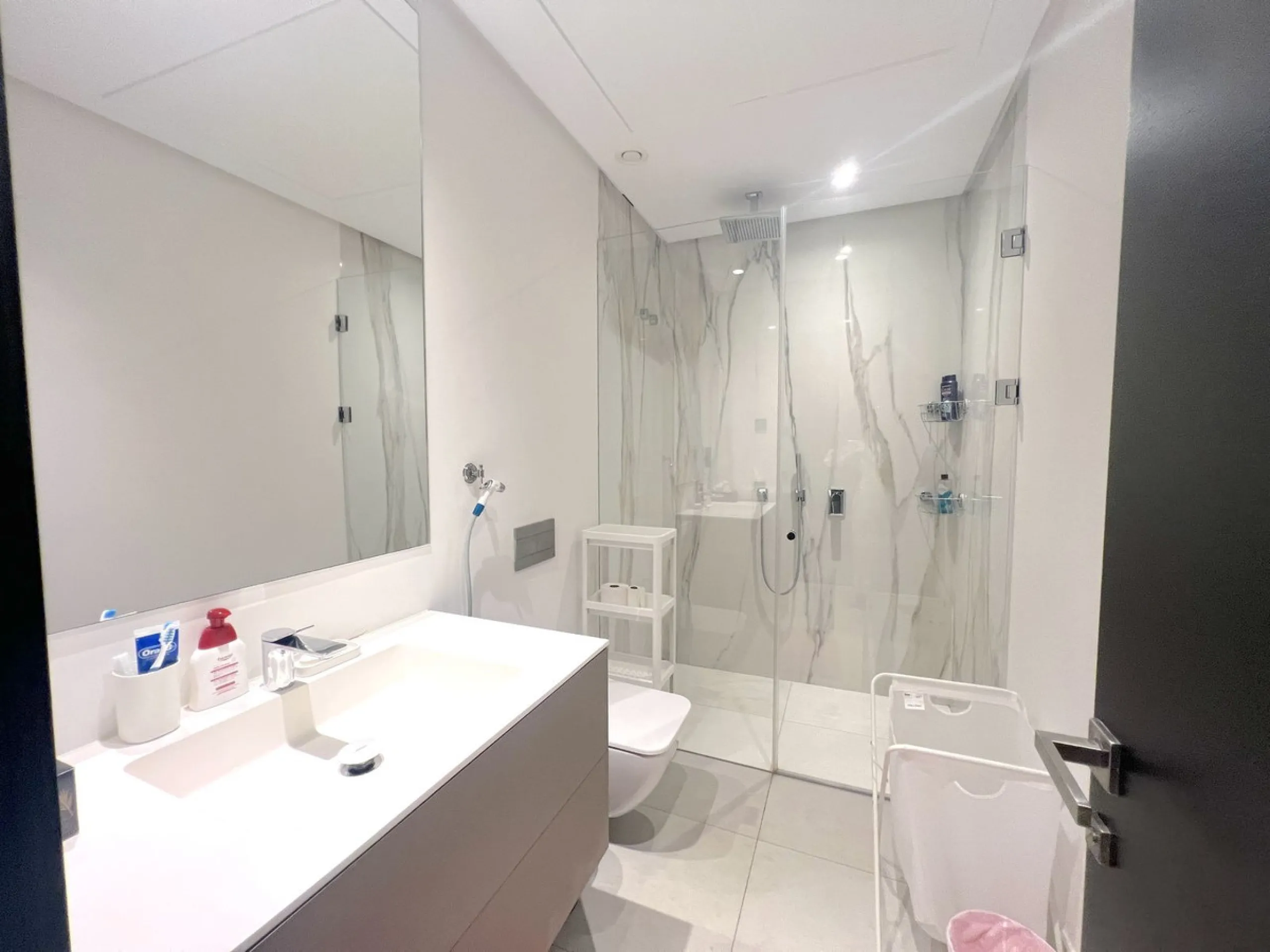 "EpicI is an extraordinary luxury development that offers not only a prime location and the finest facilities of an exclusive complex, but also an unmatched lifestyle of comfort and elegance. The community features four outdoor pools, tennis courts, a clu