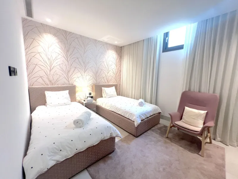 "EpicI is an extraordinary luxury development that offers not only a prime location and the finest facilities of an exclusive complex, but also an unmatched lifestyle of comfort and elegance. The community features four outdoor pools, tennis courts, a clu