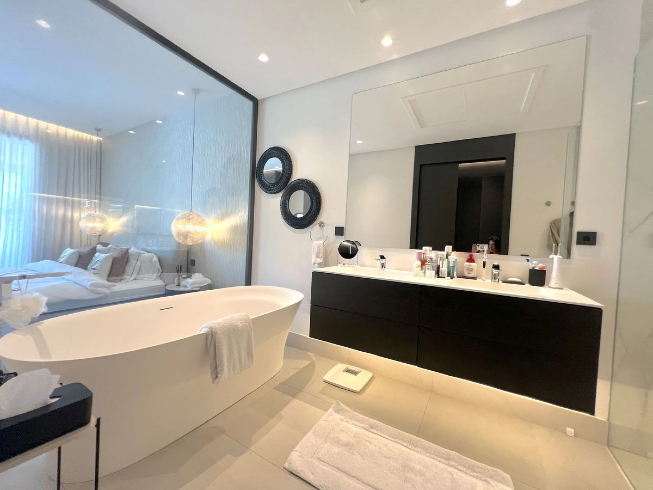 "EpicI is an extraordinary luxury development that offers not only a prime location and the finest facilities of an exclusive complex, but also an unmatched lifestyle of comfort and elegance. The community features four outdoor pools, tennis courts, a clu