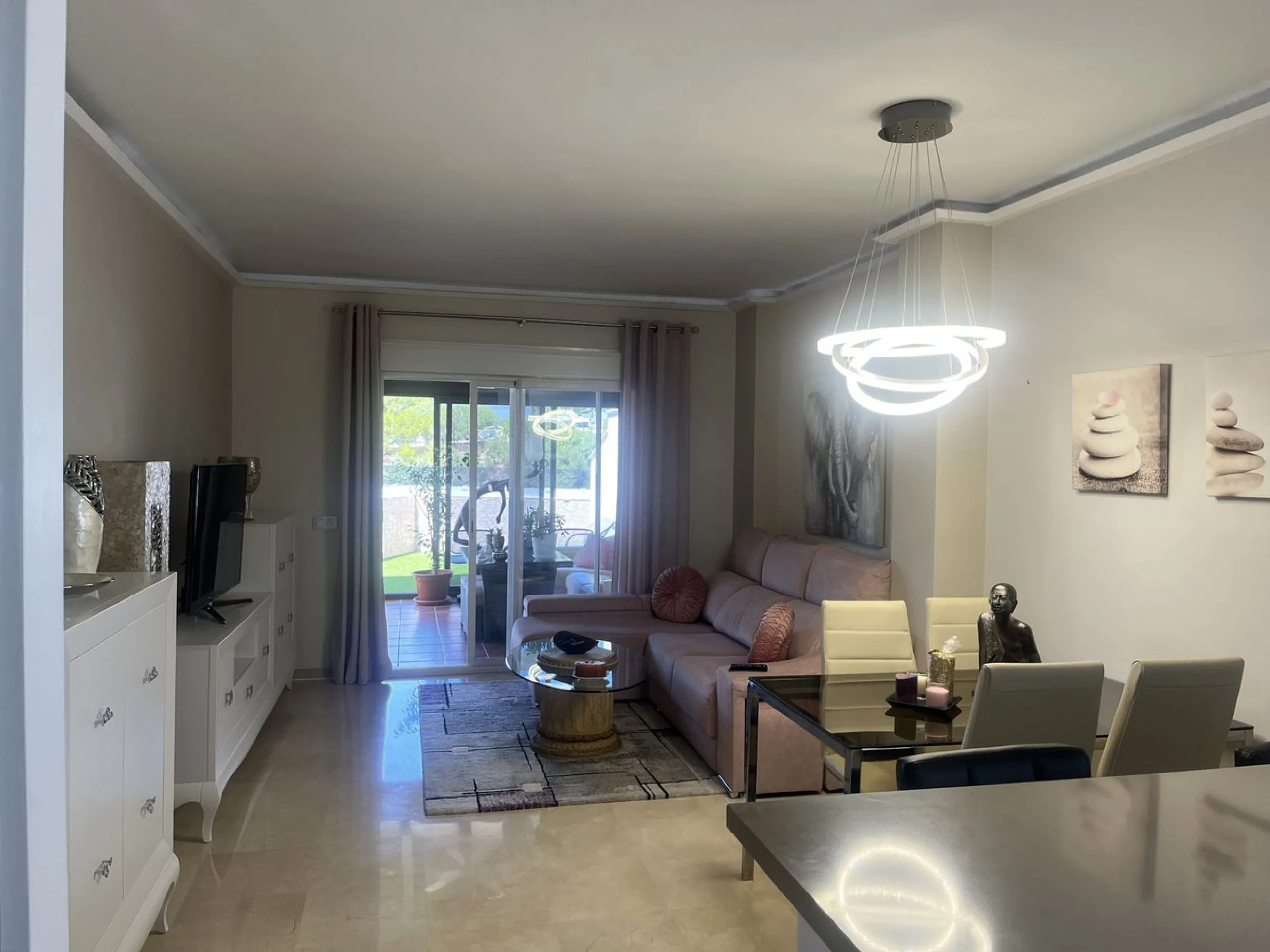 Located in one of the most exclusive areas of the city, this spectacular luxury apartment offers the best in spacious living, panoramic views, and high-end finishes.