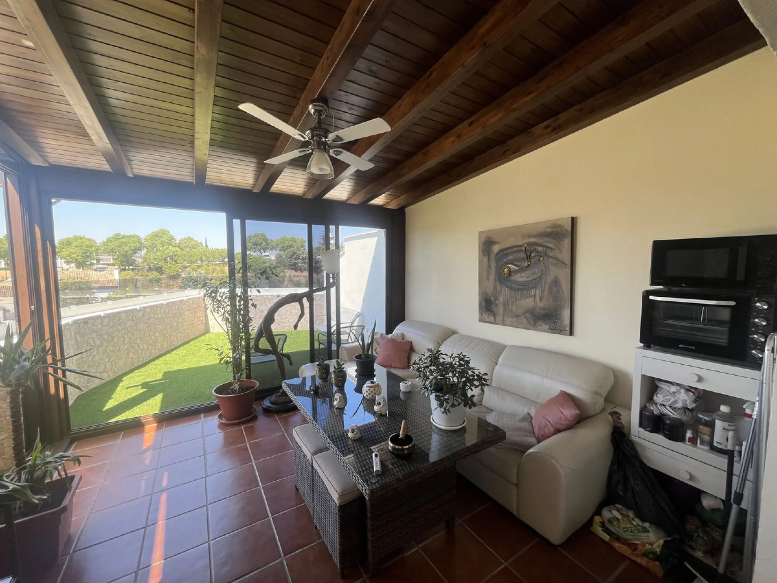 Located in one of the most exclusive areas of the city, this spectacular luxury apartment offers the best in spacious living, panoramic views, and high-end finishes.