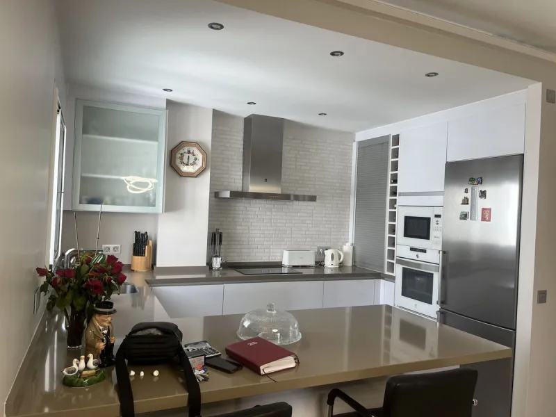 Located in one of the most exclusive areas of the city, this spectacular luxury apartment offers the best in spacious living, panoramic views, and high-end finishes.