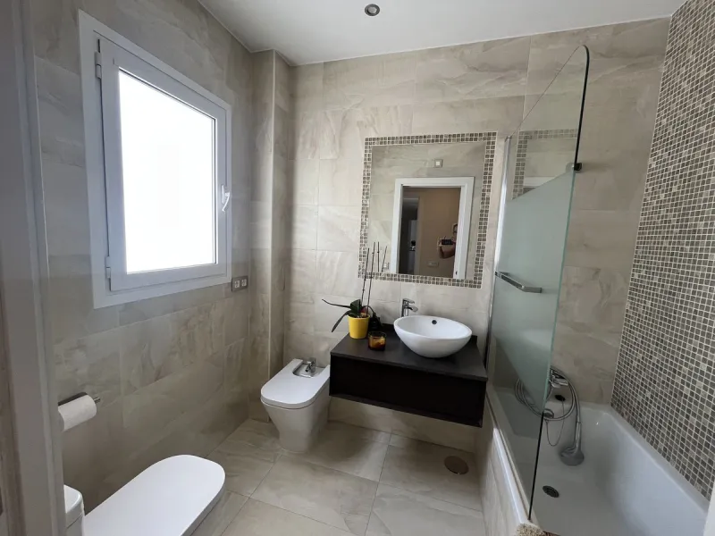 Located in one of the most exclusive areas of the city, this spectacular luxury apartment offers the best in spacious living, panoramic views, and high-end finishes.