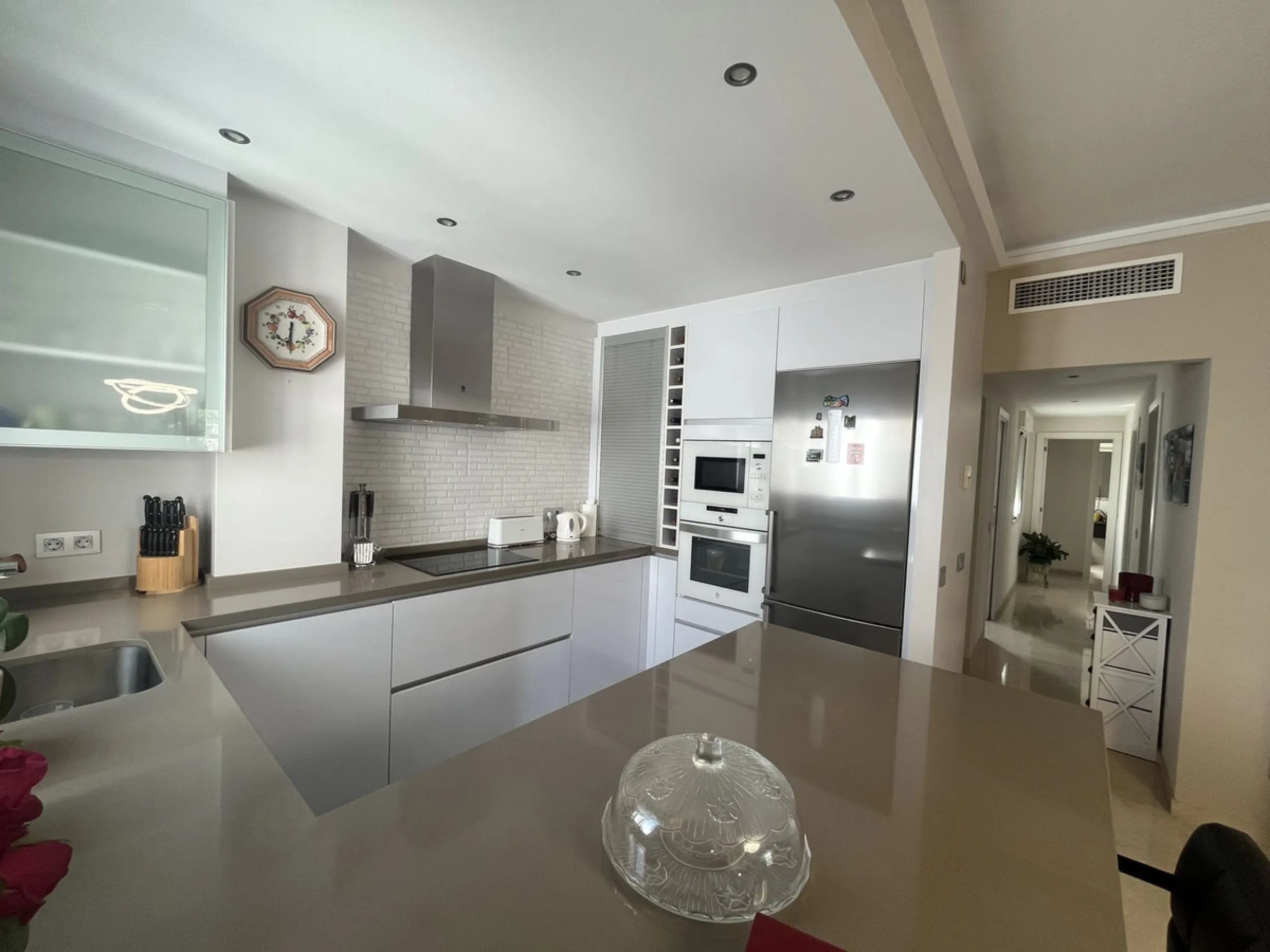 Located in one of the most exclusive areas of the city, this spectacular luxury apartment offers the best in spacious living, panoramic views, and high-end finishes.