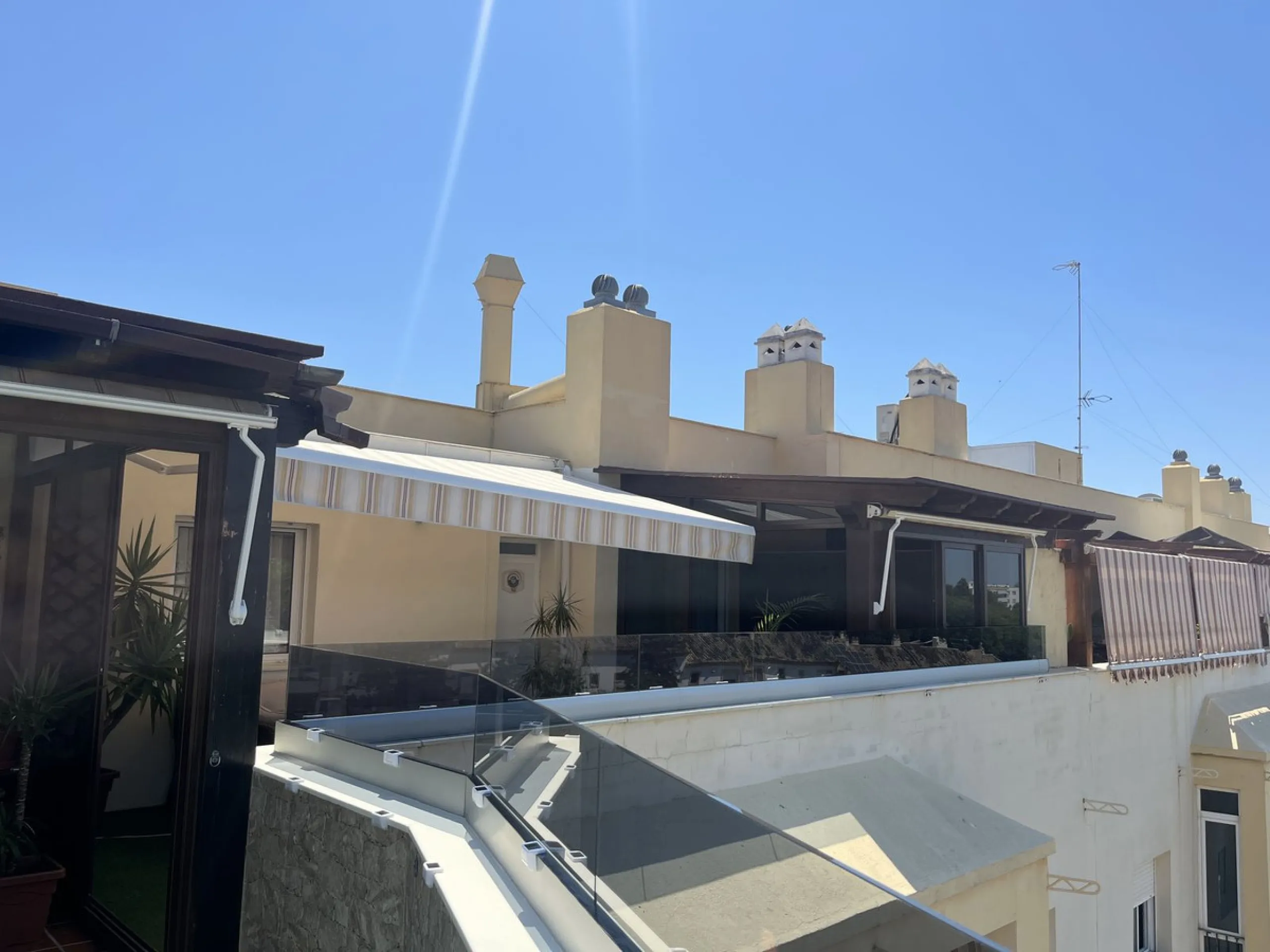 Located in one of the most exclusive areas of the city, this spectacular luxury apartment offers the best in spacious living, panoramic views, and high-end finishes.