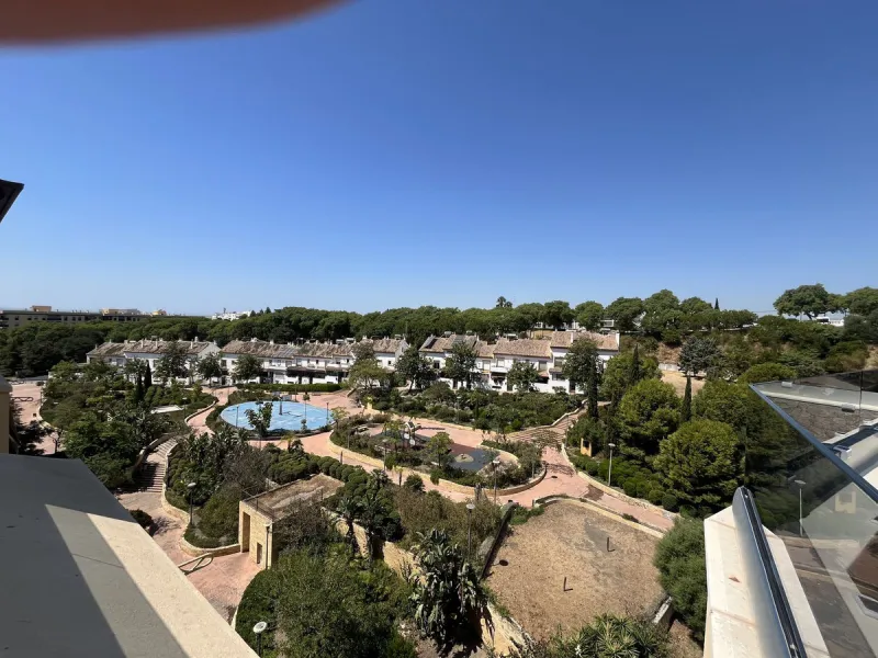 Located in one of the most exclusive areas of the city, this spectacular luxury apartment offers the best in spacious living, panoramic views, and high-end finishes.