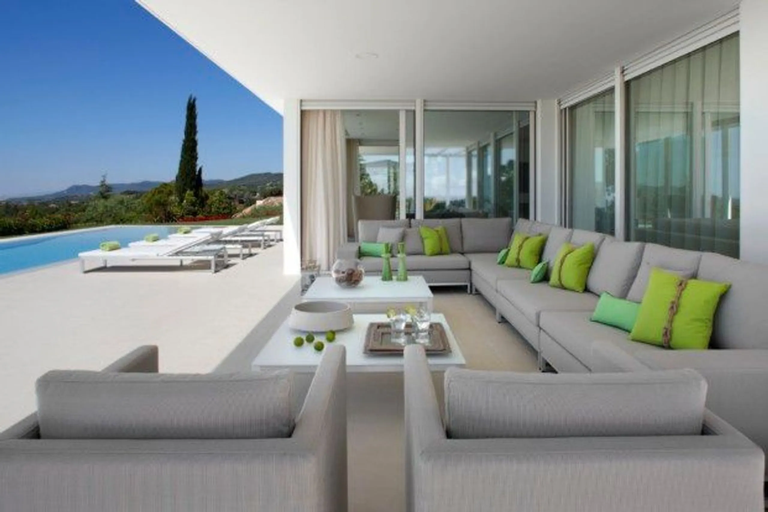 Newly built detached villa with sea views in Cunit
