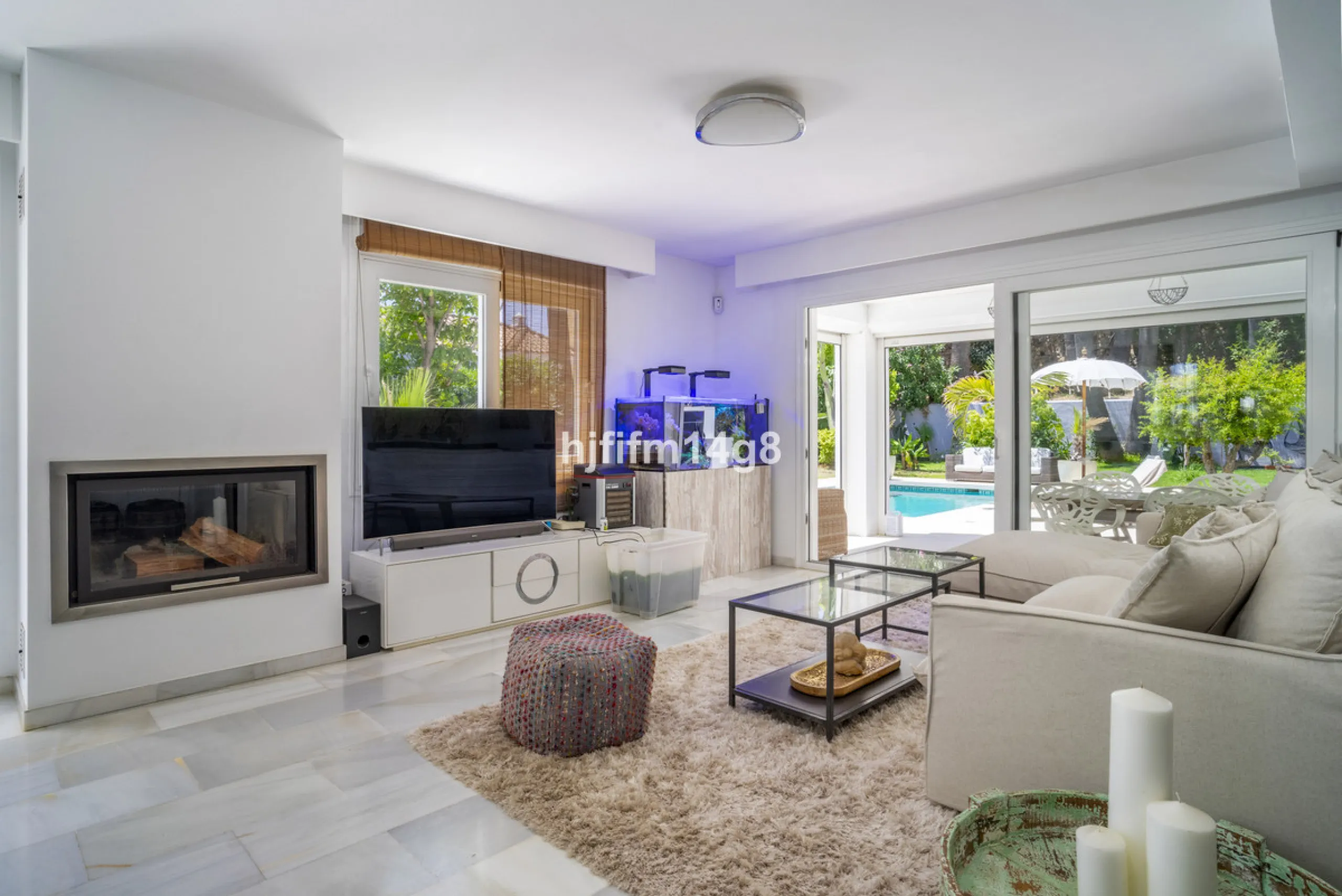 Discover this elegant villa located in the prestigious Los Naranjos Hill Club, Nueva Andalucía. Situated in a peaceful cul-de-sac, this charming home offers a perfect blend of privacy, comfort, and Mediterranean lifestyle, just a short distance from top i
