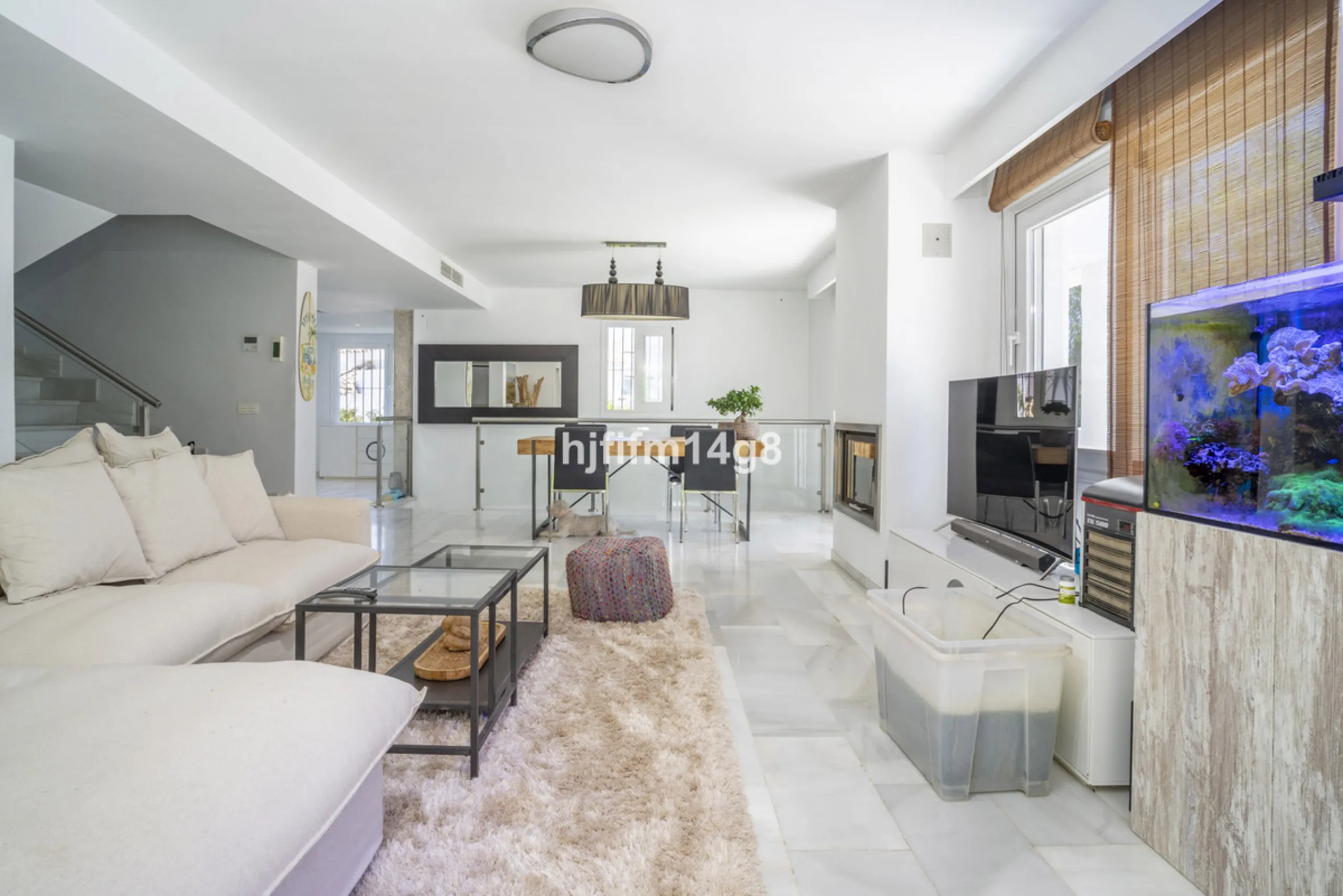 Discover this elegant villa located in the prestigious Los Naranjos Hill Club, Nueva Andalucía. Situated in a peaceful cul-de-sac, this charming home offers a perfect blend of privacy, comfort, and Mediterranean lifestyle, just a short distance from top i