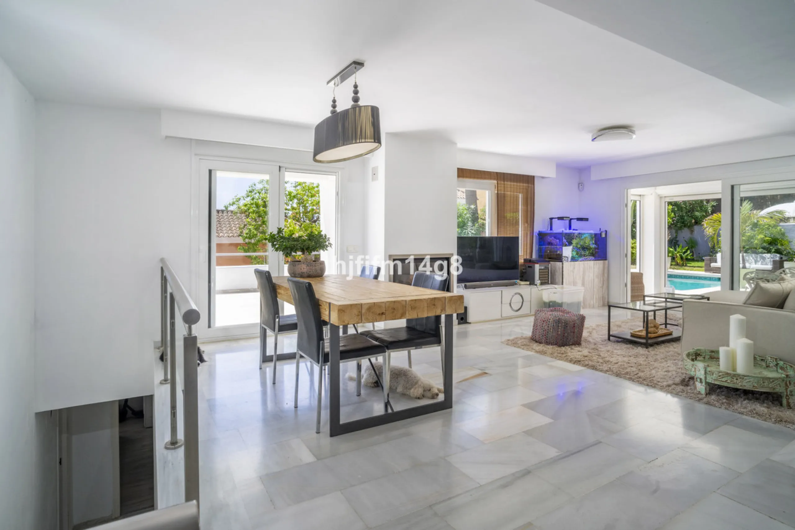 Discover this elegant villa located in the prestigious Los Naranjos Hill Club, Nueva Andalucía. Situated in a peaceful cul-de-sac, this charming home offers a perfect blend of privacy, comfort, and Mediterranean lifestyle, just a short distance from top i
