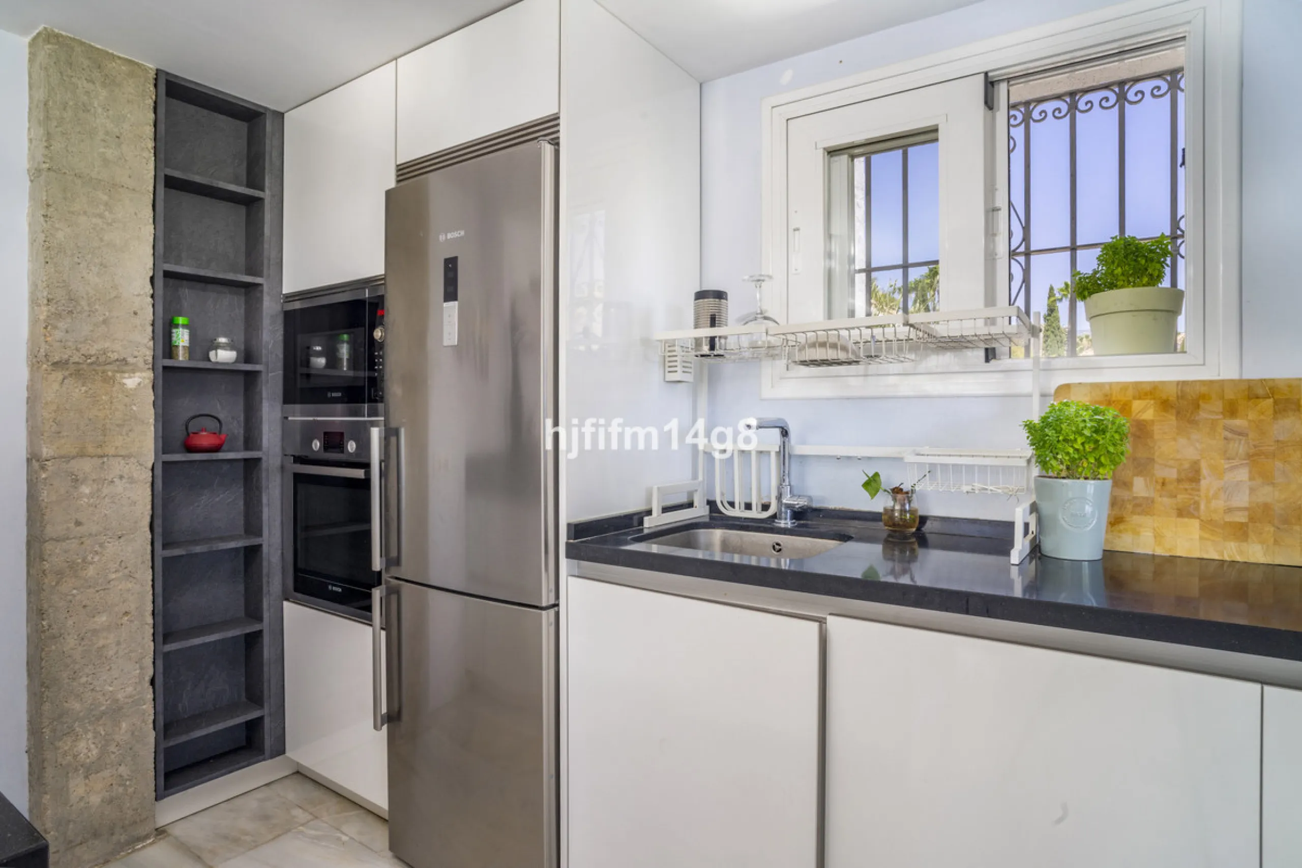 Discover this elegant villa located in the prestigious Los Naranjos Hill Club, Nueva Andalucía. Situated in a peaceful cul-de-sac, this charming home offers a perfect blend of privacy, comfort, and Mediterranean lifestyle, just a short distance from top i