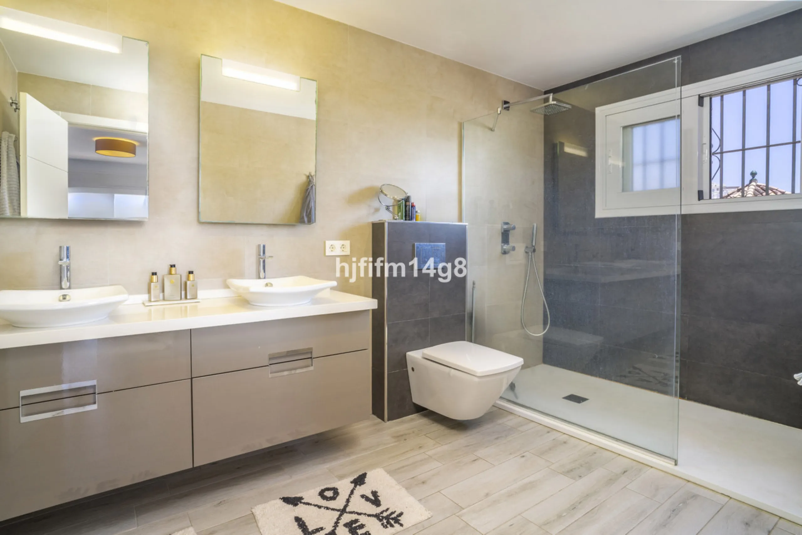 Discover this elegant villa located in the prestigious Los Naranjos Hill Club, Nueva Andalucía. Situated in a peaceful cul-de-sac, this charming home offers a perfect blend of privacy, comfort, and Mediterranean lifestyle, just a short distance from top i
