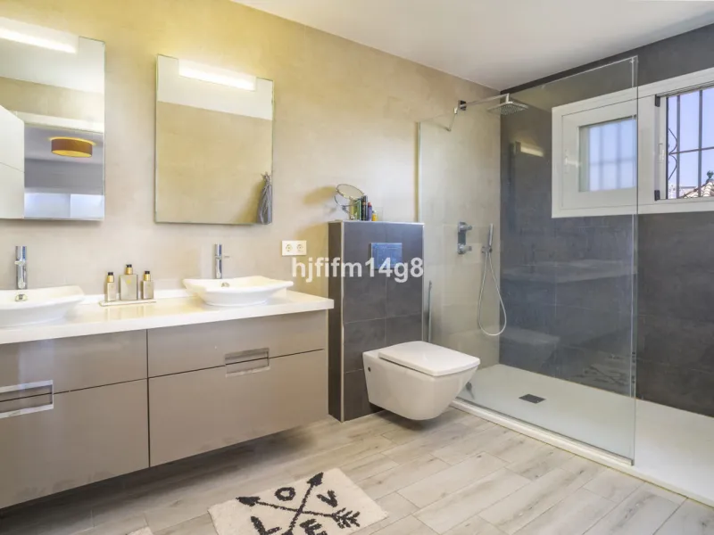 Discover this elegant villa located in the prestigious Los Naranjos Hill Club, Nueva Andalucía. Situated in a peaceful cul-de-sac, this charming home offers a perfect blend of privacy, comfort, and Mediterranean lifestyle, just a short distance from top i