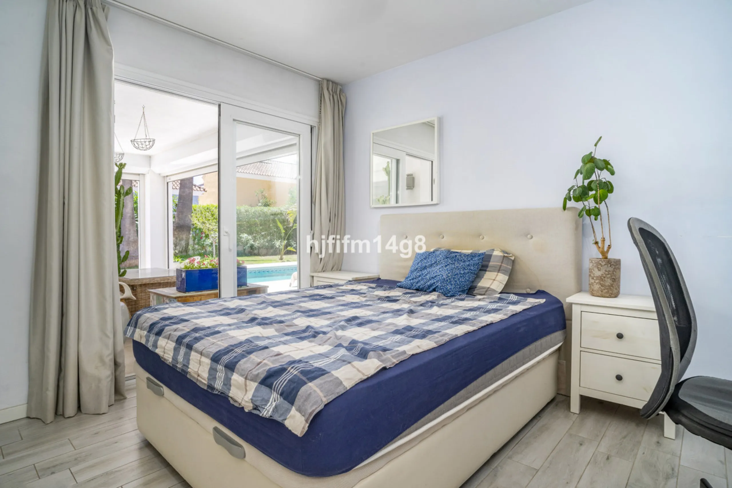 Discover this elegant villa located in the prestigious Los Naranjos Hill Club, Nueva Andalucía. Situated in a peaceful cul-de-sac, this charming home offers a perfect blend of privacy, comfort, and Mediterranean lifestyle, just a short distance from top i