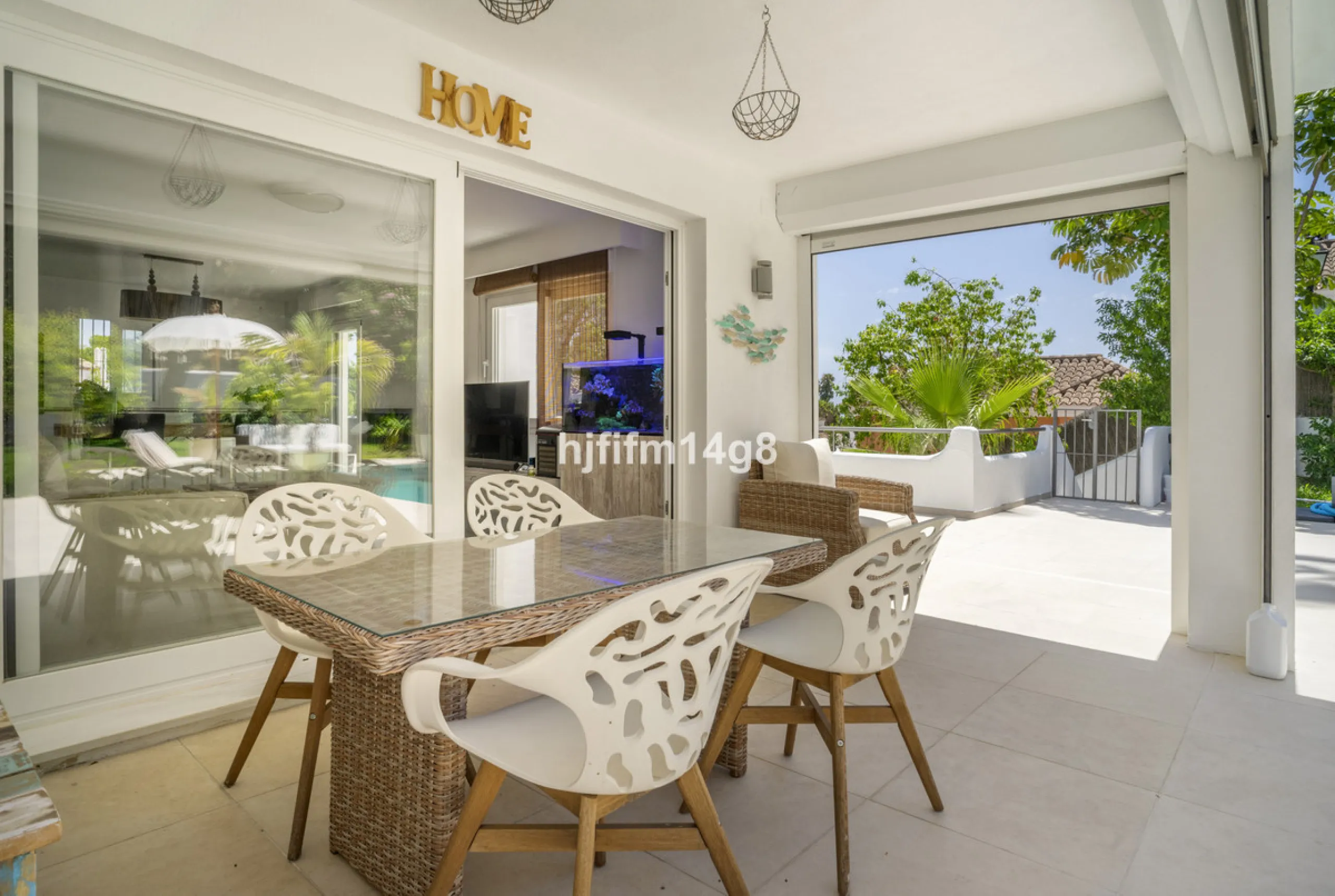Discover this elegant villa located in the prestigious Los Naranjos Hill Club, Nueva Andalucía. Situated in a peaceful cul-de-sac, this charming home offers a perfect blend of privacy, comfort, and Mediterranean lifestyle, just a short distance from top i