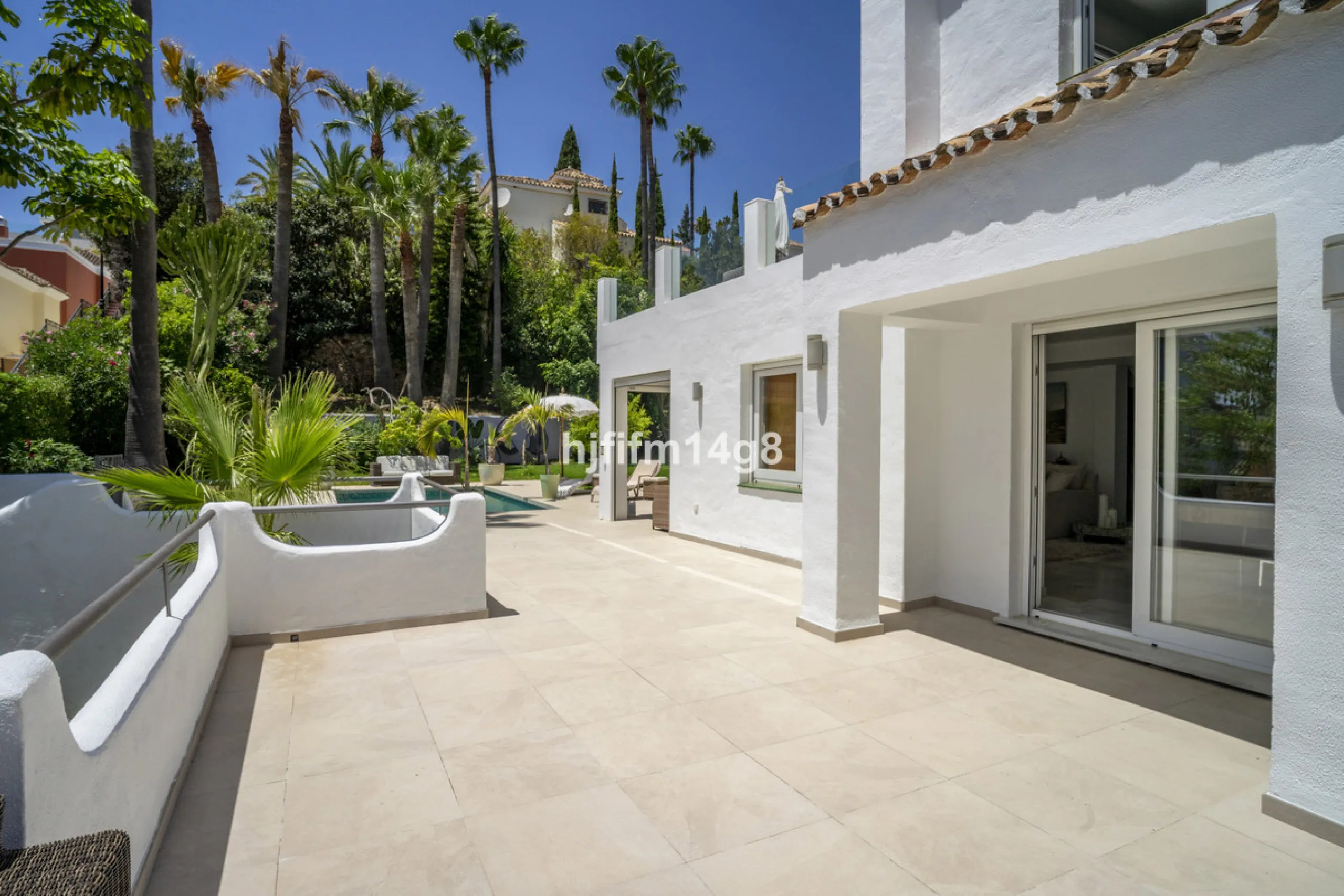 Discover this elegant villa located in the prestigious Los Naranjos Hill Club, Nueva Andalucía. Situated in a peaceful cul-de-sac, this charming home offers a perfect blend of privacy, comfort, and Mediterranean lifestyle, just a short distance from top i