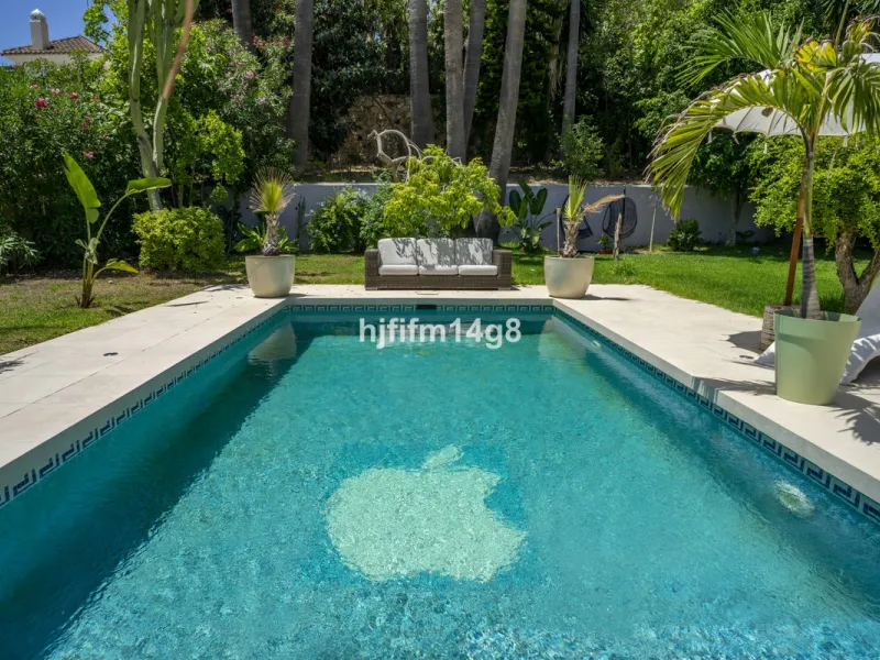 Discover this elegant villa located in the prestigious Los Naranjos Hill Club, Nueva Andalucía. Situated in a peaceful cul-de-sac, this charming home offers a perfect blend of privacy, comfort, and Mediterranean lifestyle, just a short distance from top i