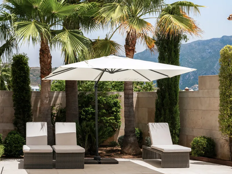 Situated in one of La Quinta's most sought-after enclaves above San Pedro, this stunning apartment offers panoramic views over the Mediterranean and a refined lifestyle marked by space, privacy, and contemporary comfort.