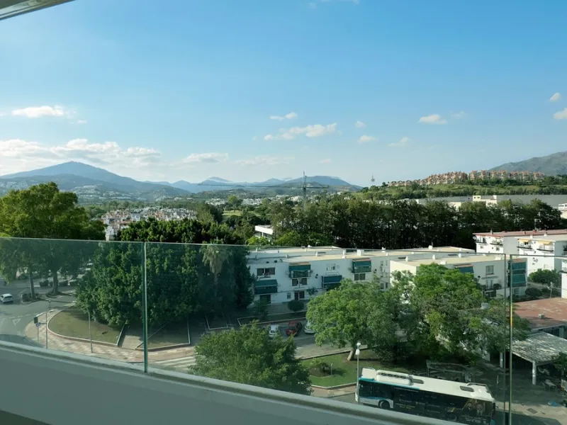 Beautiful brand new 3-bedrooms penthouse nicely furnished with spacious terraces in one of the fastest growing areas of Nueva Andalucía.
