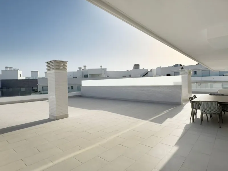 Apartment - Top Floor Apartment в продаже в Marbella, Málaga. В доме 3 спален и 2 ванных комнат. Площадь дома 132 м²