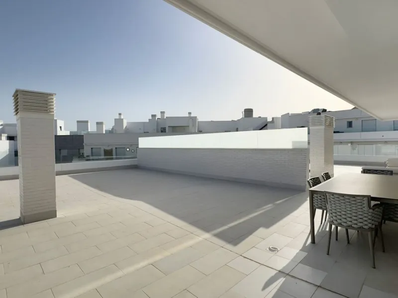 Apartment - Top Floor Apartment в продаже в Marbella, Málaga. В доме 3 спален и 2 ванных комнат. Площадь дома 132 м²