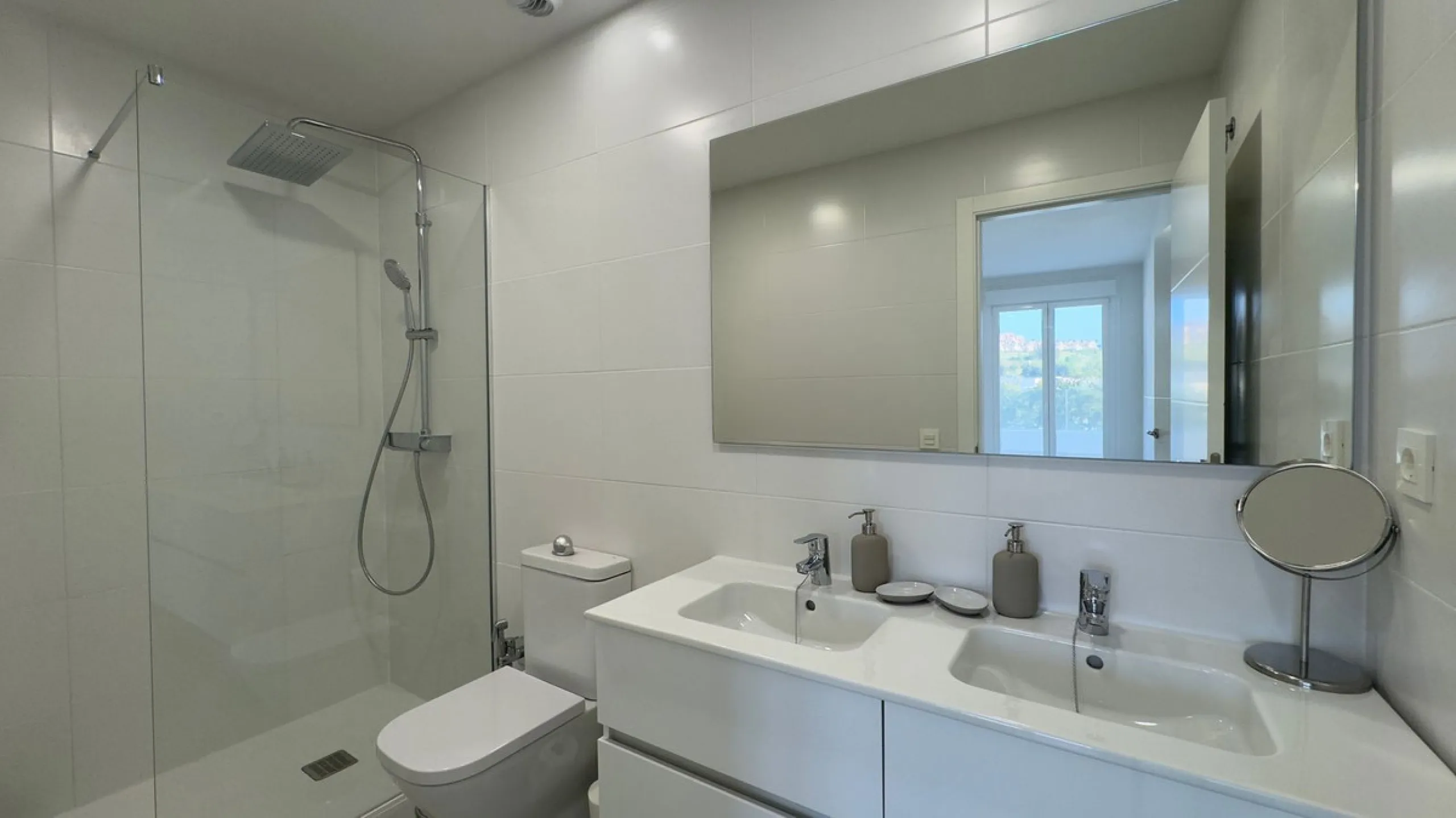 Apartment - Top Floor Apartment в продаже в Marbella, Málaga. В доме 3 спален и 2 ванных комнат. Площадь дома 132 м²