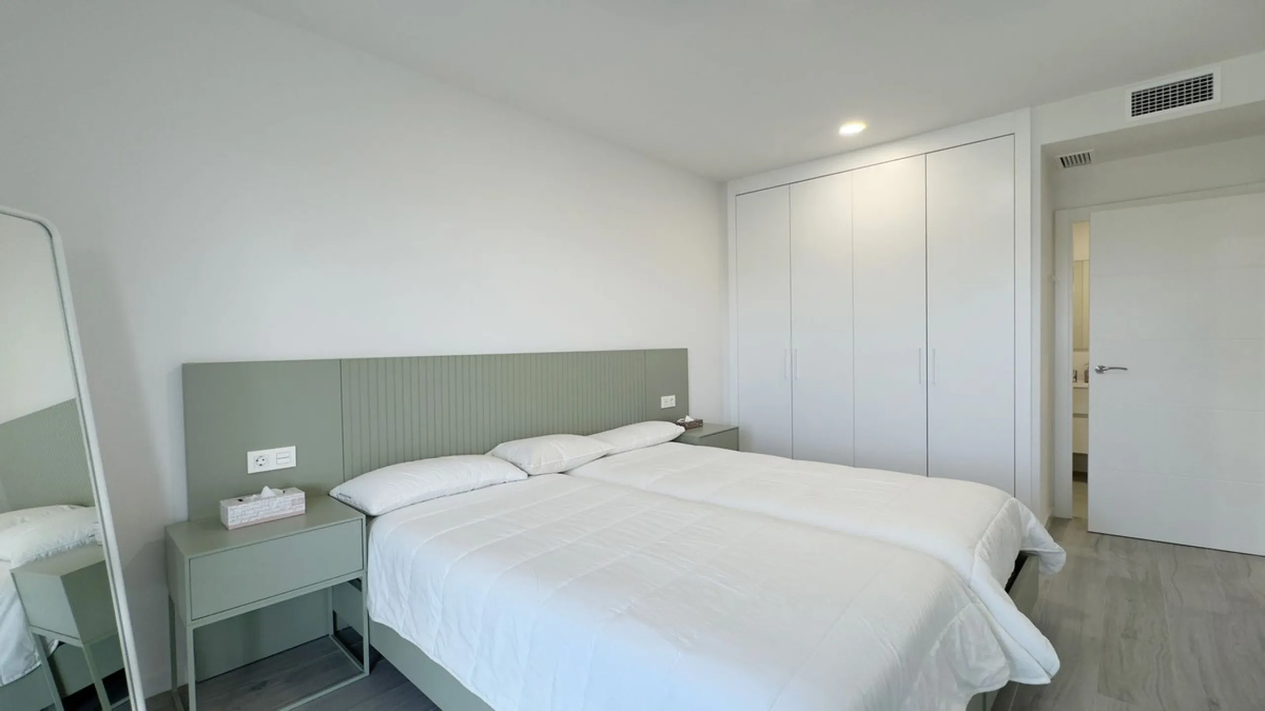 Apartment - Top Floor Apartment в продаже в Marbella, Málaga. В доме 3 спален и 2 ванных комнат. Площадь дома 132 м²
