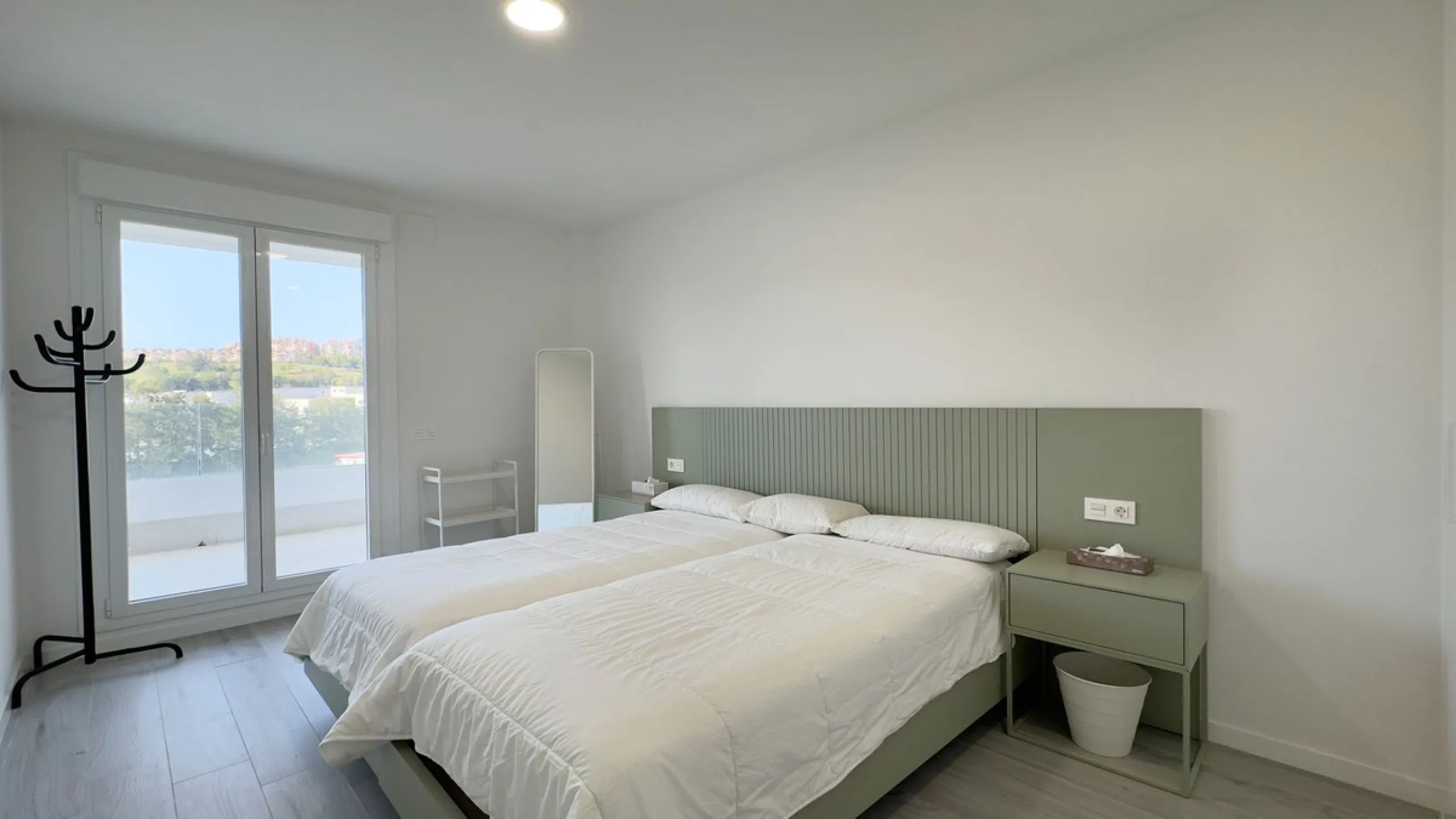 Apartment - Top Floor Apartment в продаже в Marbella, Málaga. В доме 3 спален и 2 ванных комнат. Площадь дома 132 м²