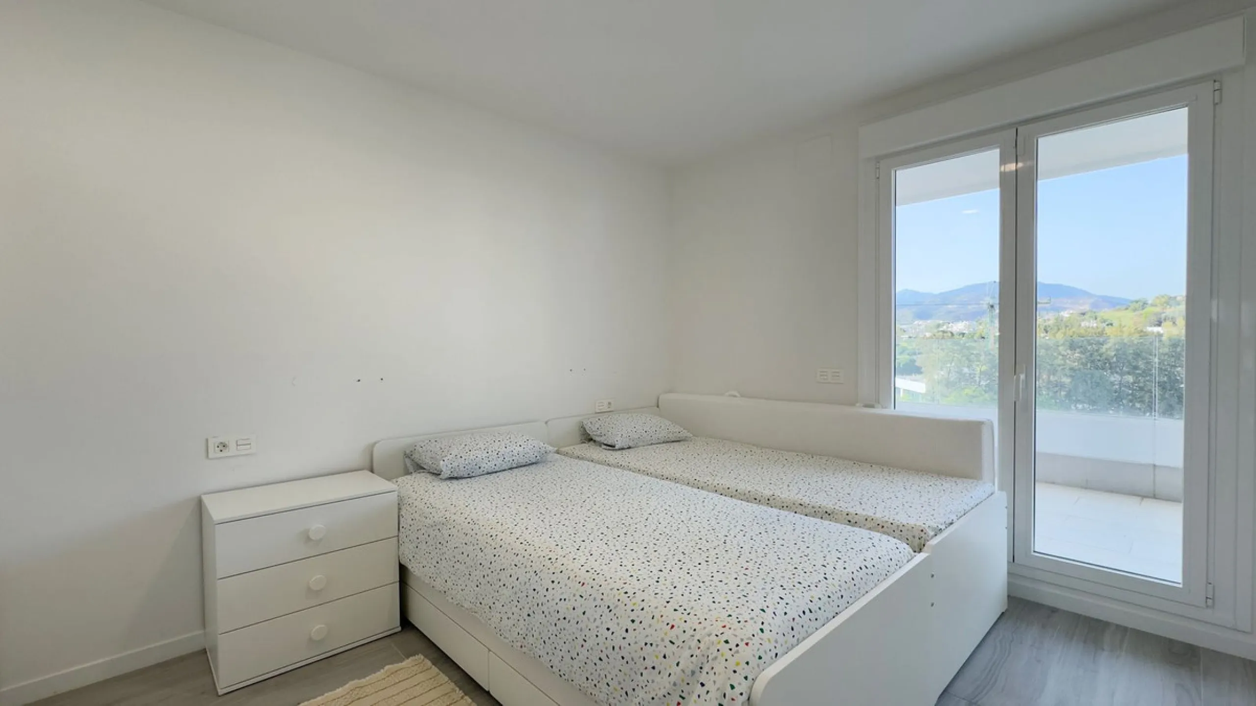 Apartment - Top Floor Apartment в продаже в Marbella, Málaga. В доме 3 спален и 2 ванных комнат. Площадь дома 132 м²