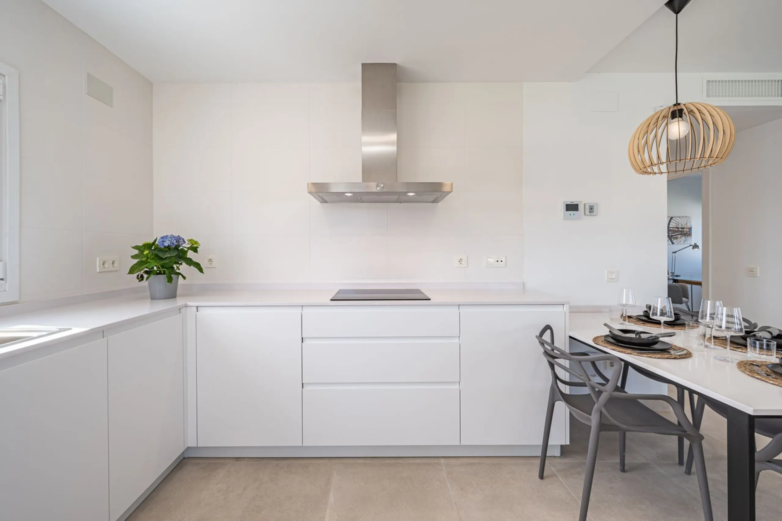 House - Detached Villa в продаже в La Viñuela, Málaga. В доме 3 спален и 2 ванных комнат. Площадь дома 113 м². Площадь участка 600 м²