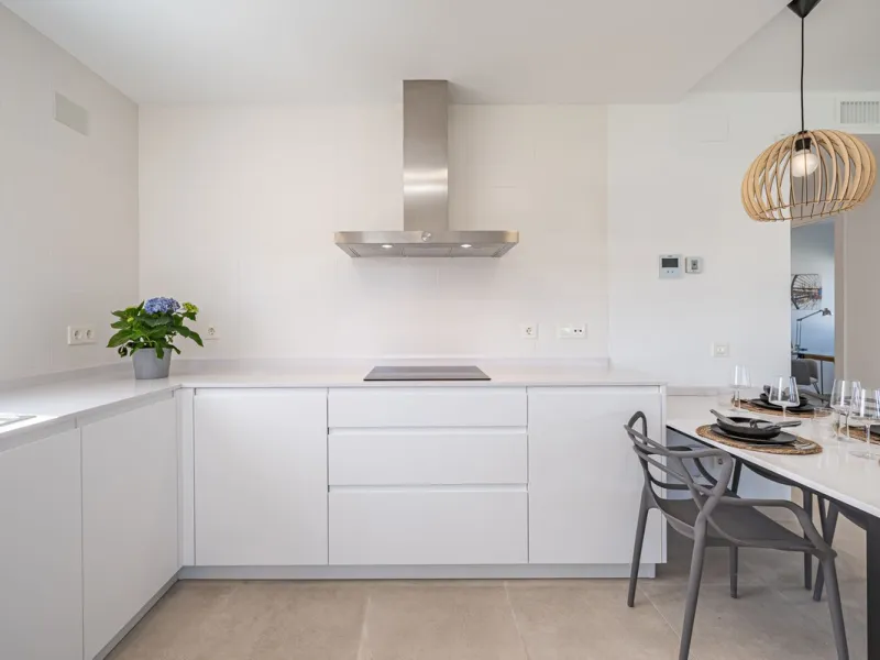 House - Detached Villa в продаже в La Viñuela, Málaga. В доме 3 спален и 2 ванных комнат. Площадь дома 113 м². Площадь участка 600 м²