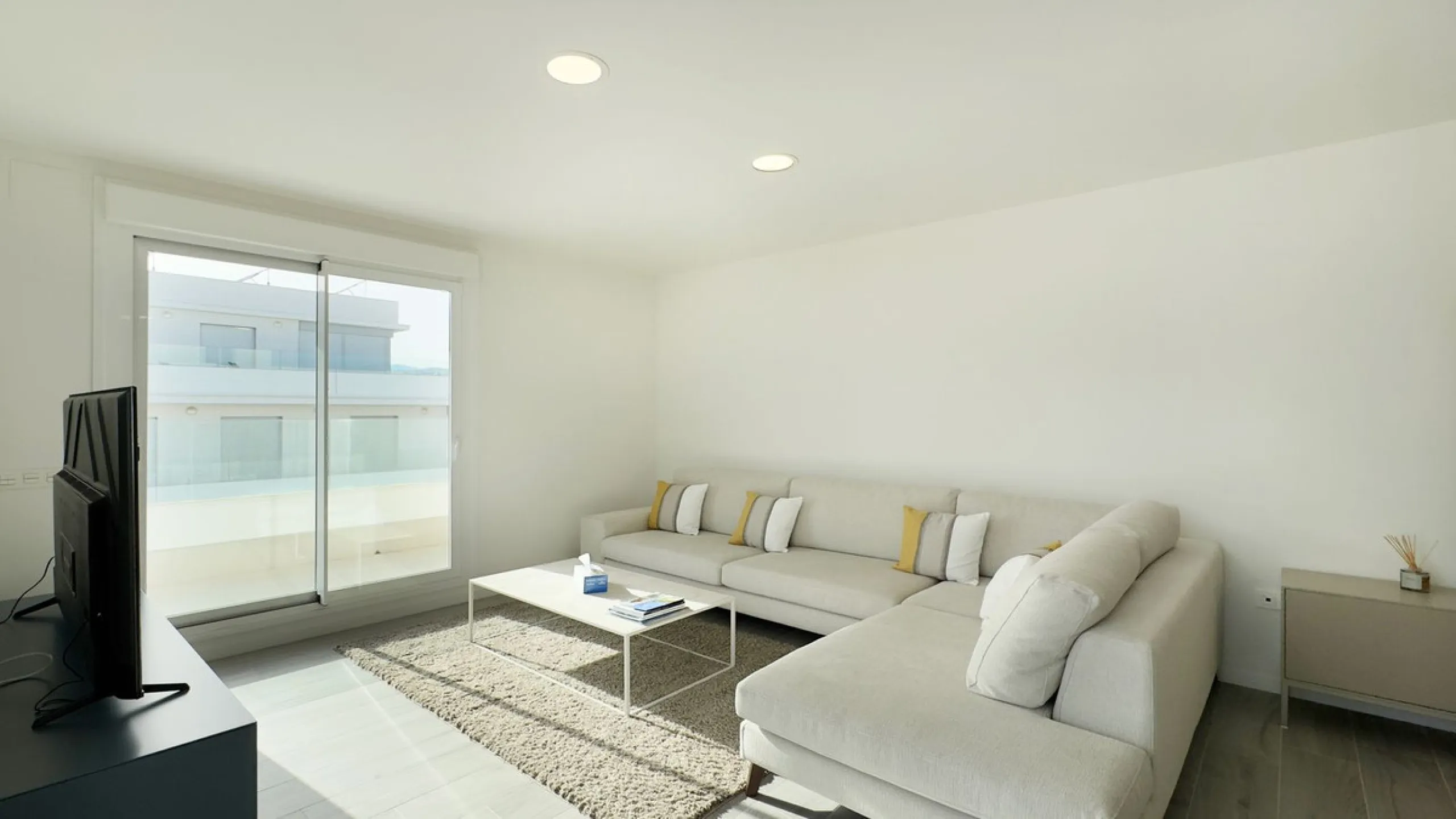 Beautiful brand new 3-bedrooms penthouse nicely furnished with spacious terraces in one of the fastest growing areas of Nueva Andalucía.