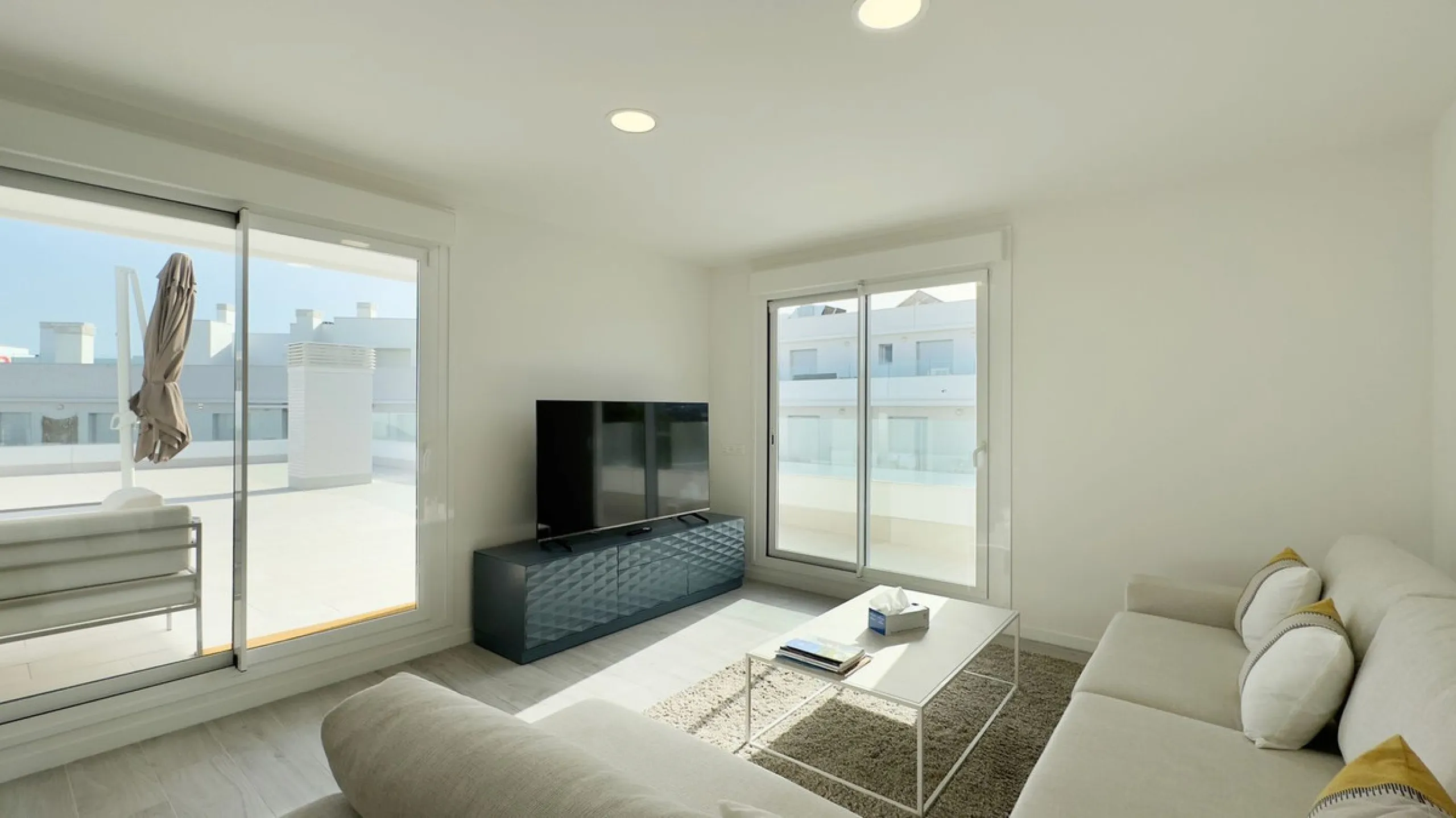 Beautiful brand new 3-bedrooms penthouse nicely furnished with spacious terraces in one of the fastest growing areas of Nueva Andalucía.