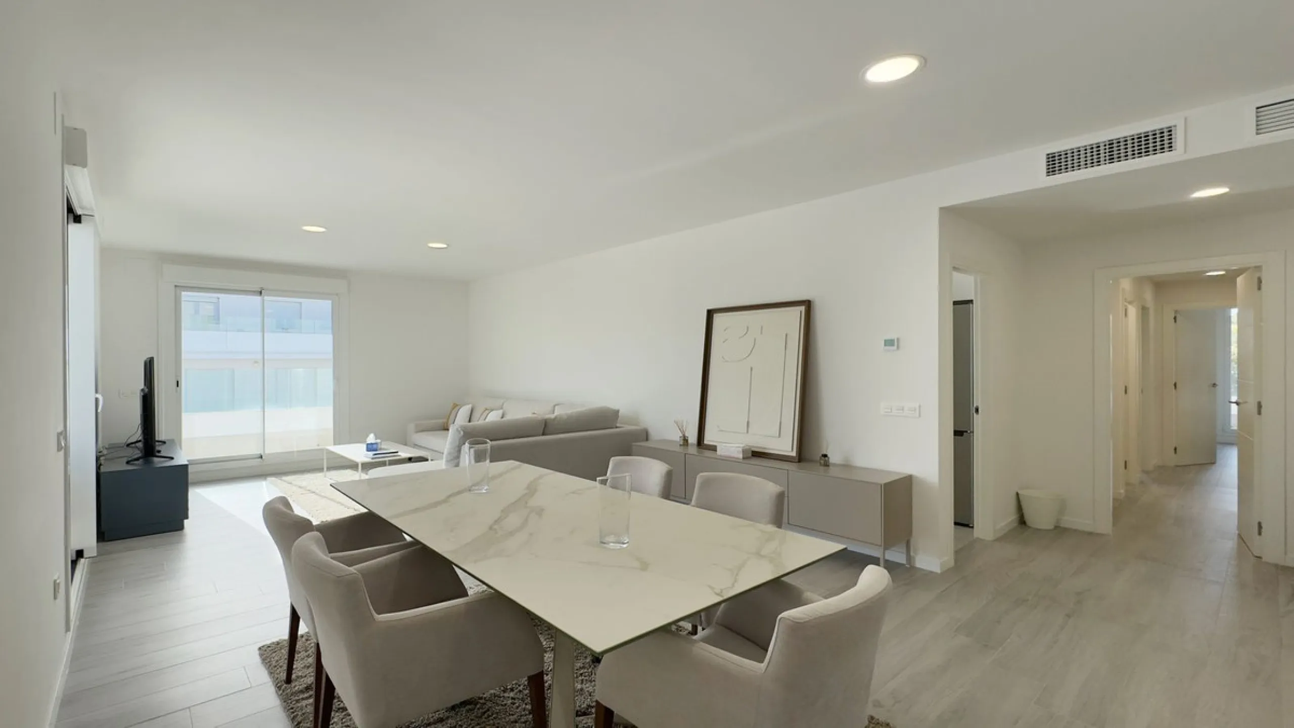 Beautiful brand new 3-bedrooms penthouse nicely furnished with spacious terraces in one of the fastest growing areas of Nueva Andalucía.