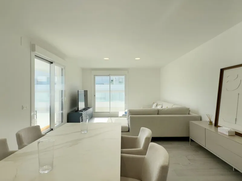 Beautiful brand new 3-bedrooms penthouse nicely furnished with spacious terraces in one of the fastest growing areas of Nueva Andalucía.