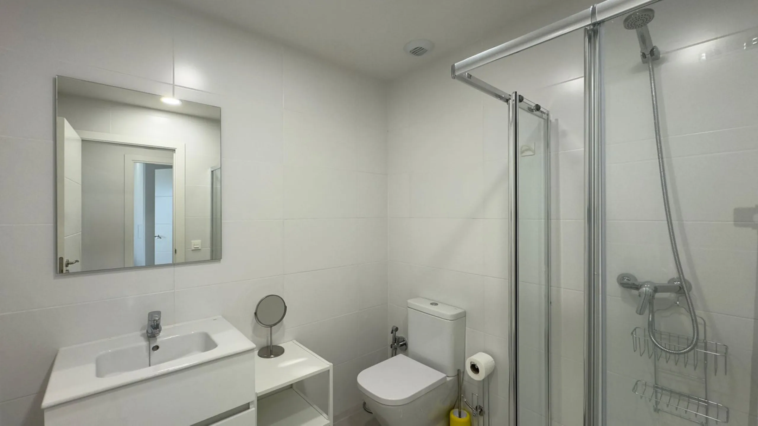 Beautiful brand new 3-bedrooms penthouse nicely furnished with spacious terraces in one of the fastest growing areas of Nueva Andalucía.