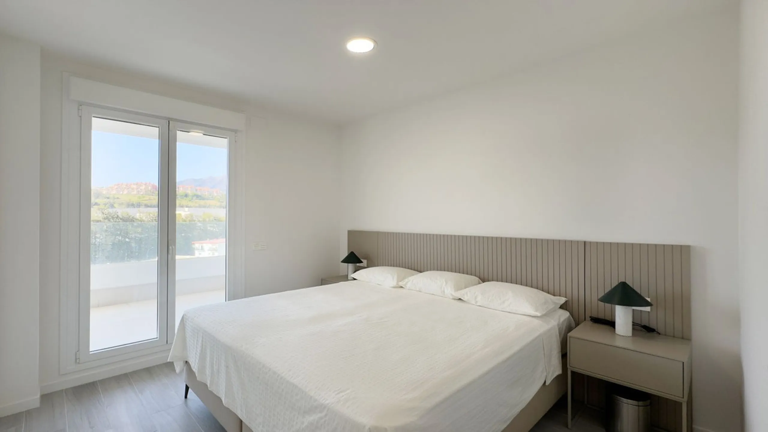 Beautiful brand new 3-bedrooms penthouse nicely furnished with spacious terraces in one of the fastest growing areas of Nueva Andalucía.