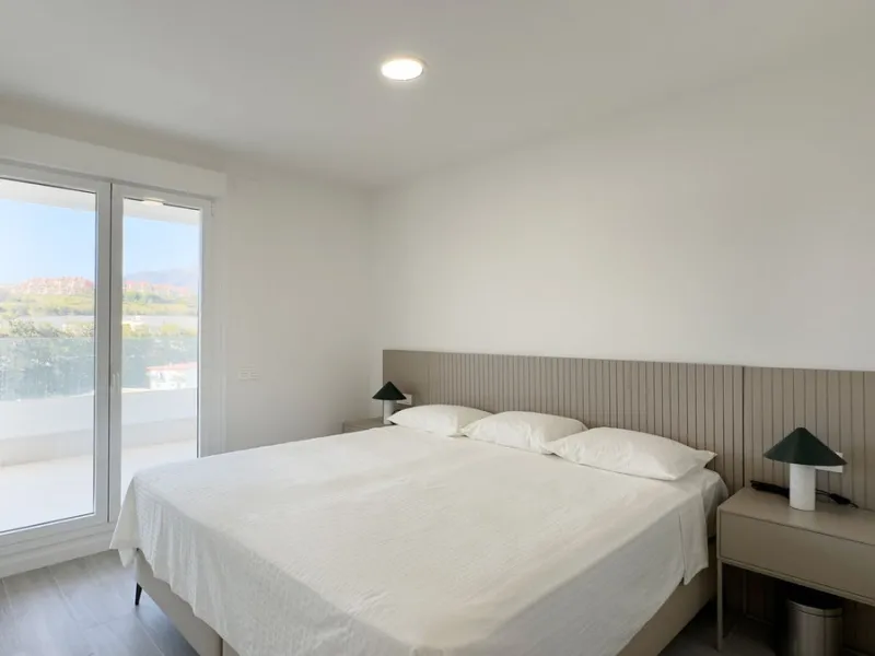 Beautiful brand new 3-bedrooms penthouse nicely furnished with spacious terraces in one of the fastest growing areas of Nueva Andalucía.