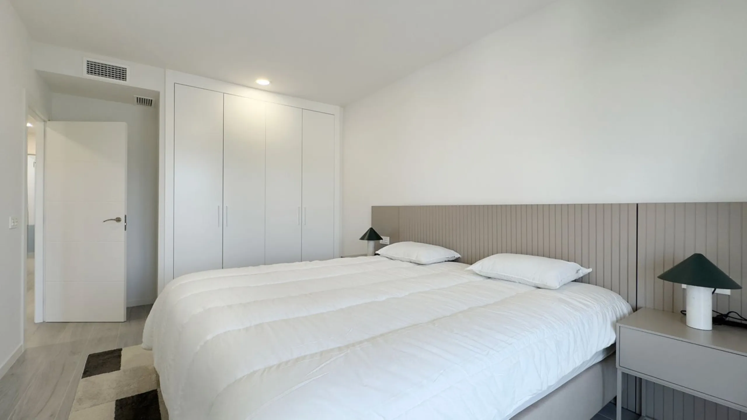 Beautiful brand new 3-bedrooms penthouse nicely furnished with spacious terraces in one of the fastest growing areas of Nueva Andalucía.