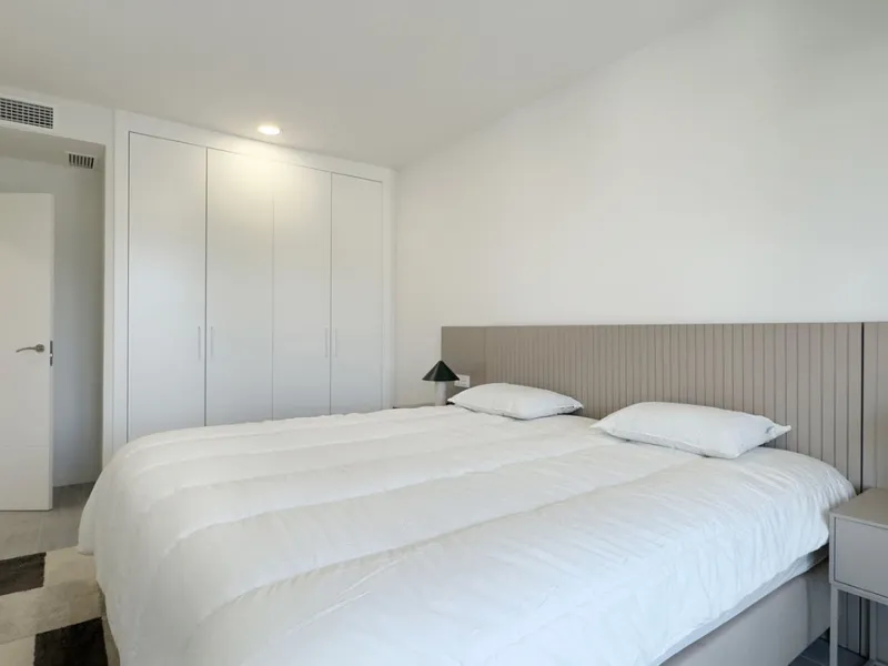 Beautiful brand new 3-bedrooms penthouse nicely furnished with spacious terraces in one of the fastest growing areas of Nueva Andalucía.