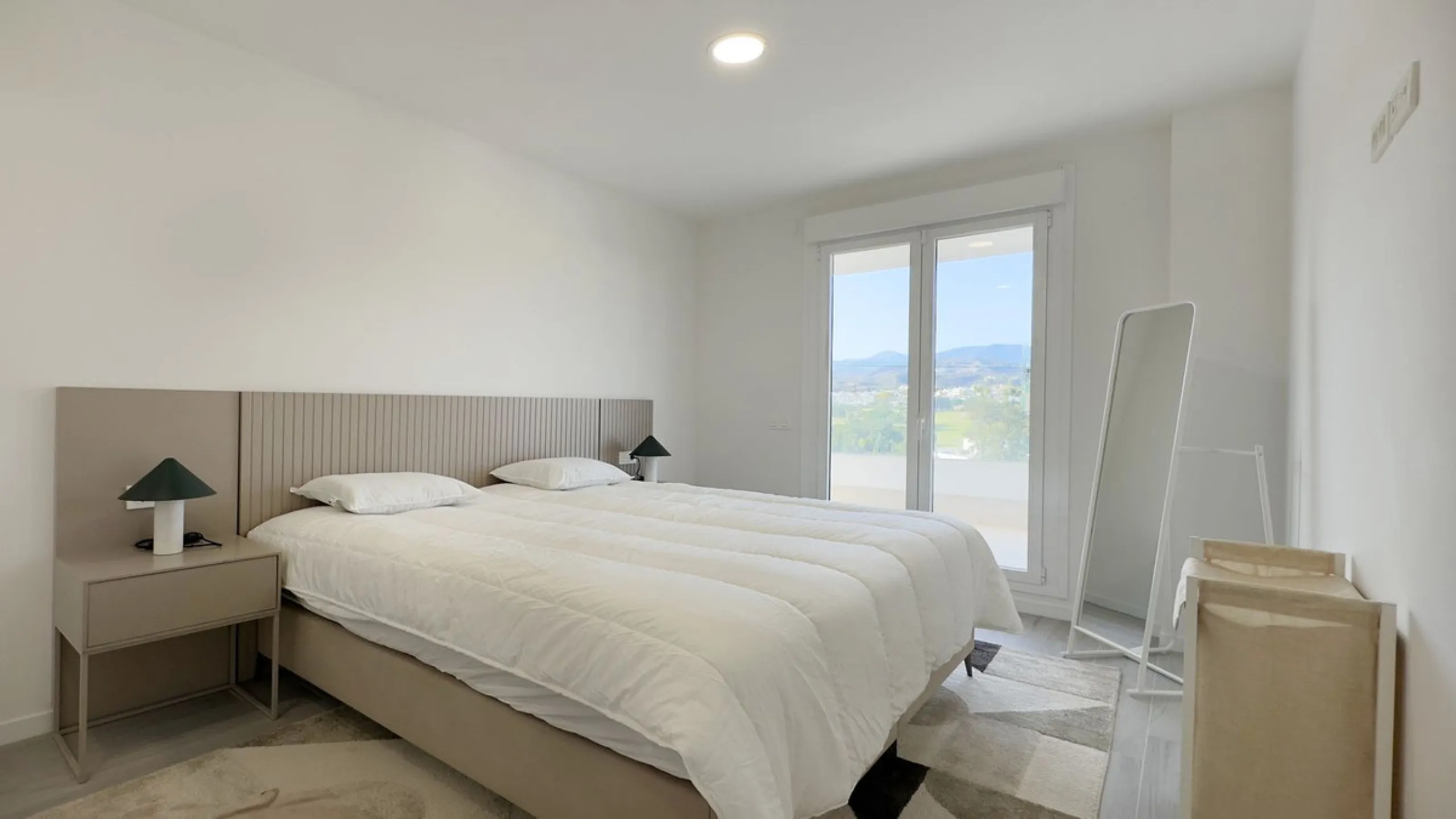 Beautiful brand new 3-bedrooms penthouse nicely furnished with spacious terraces in one of the fastest growing areas of Nueva Andalucía.