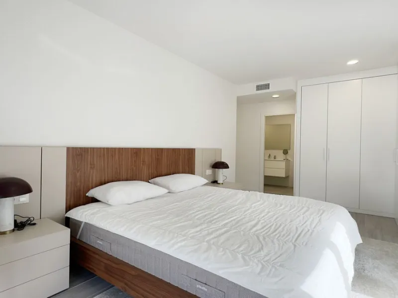 Beautiful brand new 3-bedrooms penthouse nicely furnished with spacious terraces in one of the fastest growing areas of Nueva Andalucía.