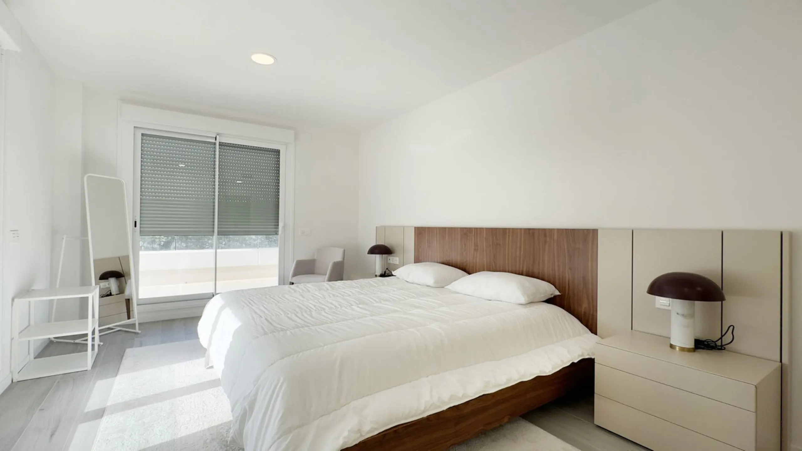 Beautiful brand new 3-bedrooms penthouse nicely furnished with spacious terraces in one of the fastest growing areas of Nueva Andalucía.
