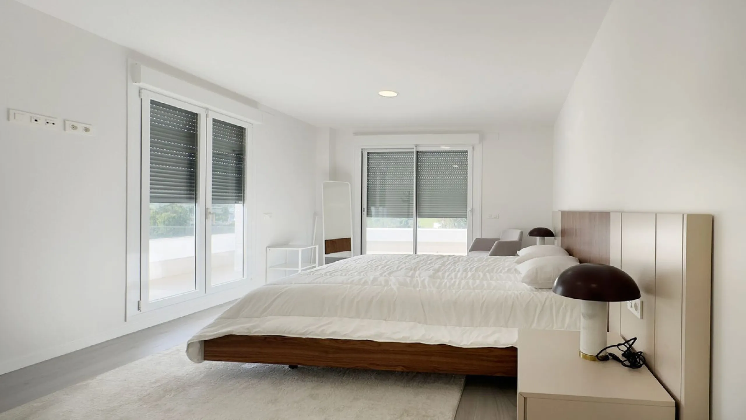 Beautiful brand new 3-bedrooms penthouse nicely furnished with spacious terraces in one of the fastest growing areas of Nueva Andalucía.