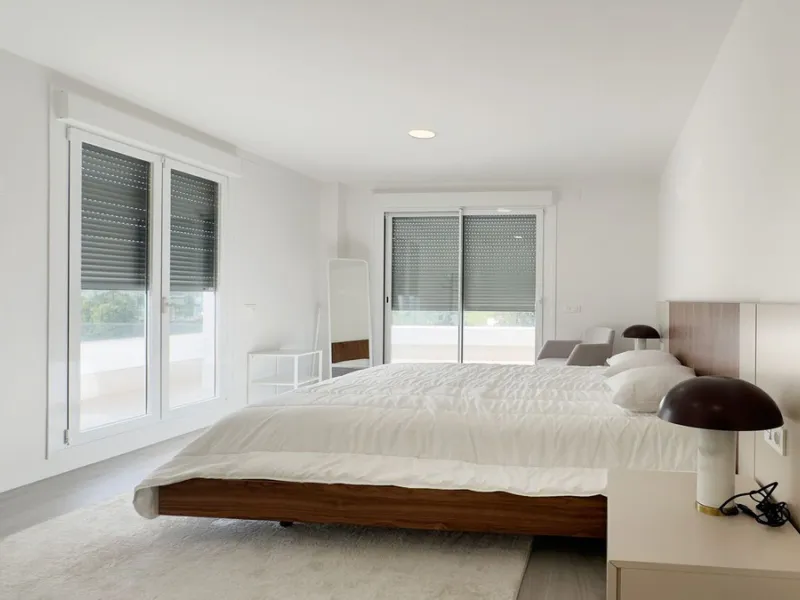 Beautiful brand new 3-bedrooms penthouse nicely furnished with spacious terraces in one of the fastest growing areas of Nueva Andalucía.