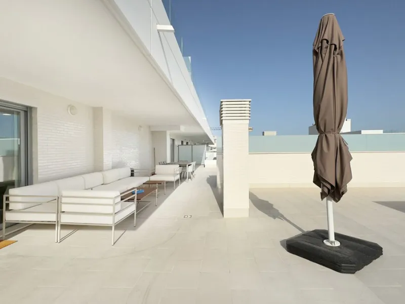 Beautiful brand new 3-bedrooms penthouse nicely furnished with spacious terraces in one of the fastest growing areas of Nueva Andalucía.