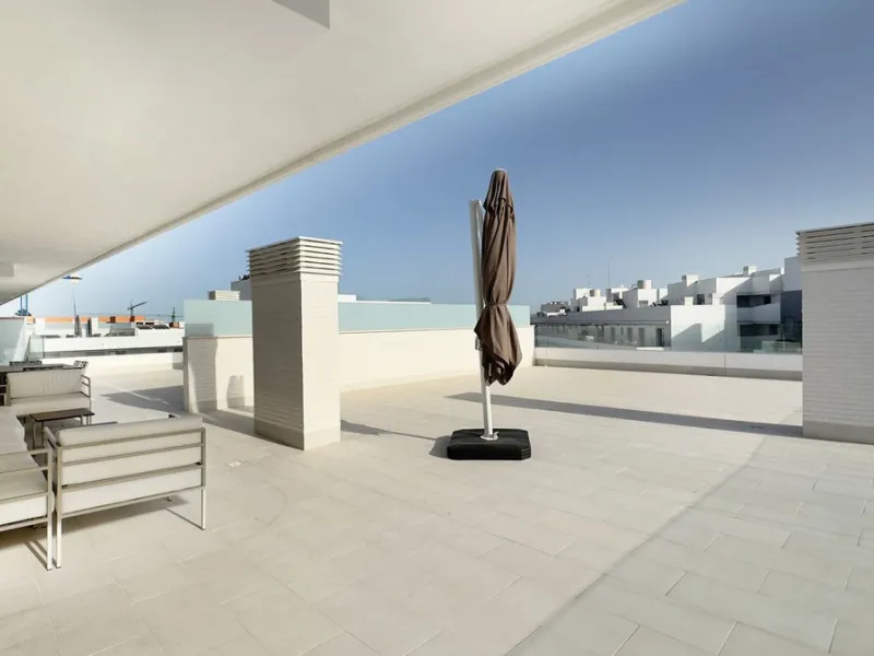 Beautiful brand new 3-bedrooms penthouse nicely furnished with spacious terraces in one of the fastest growing areas of Nueva Andalucía.