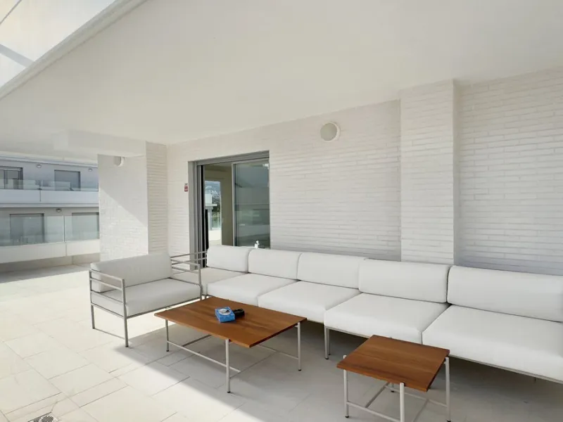 Beautiful brand new 3-bedrooms penthouse nicely furnished with spacious terraces in one of the fastest growing areas of Nueva Andalucía.