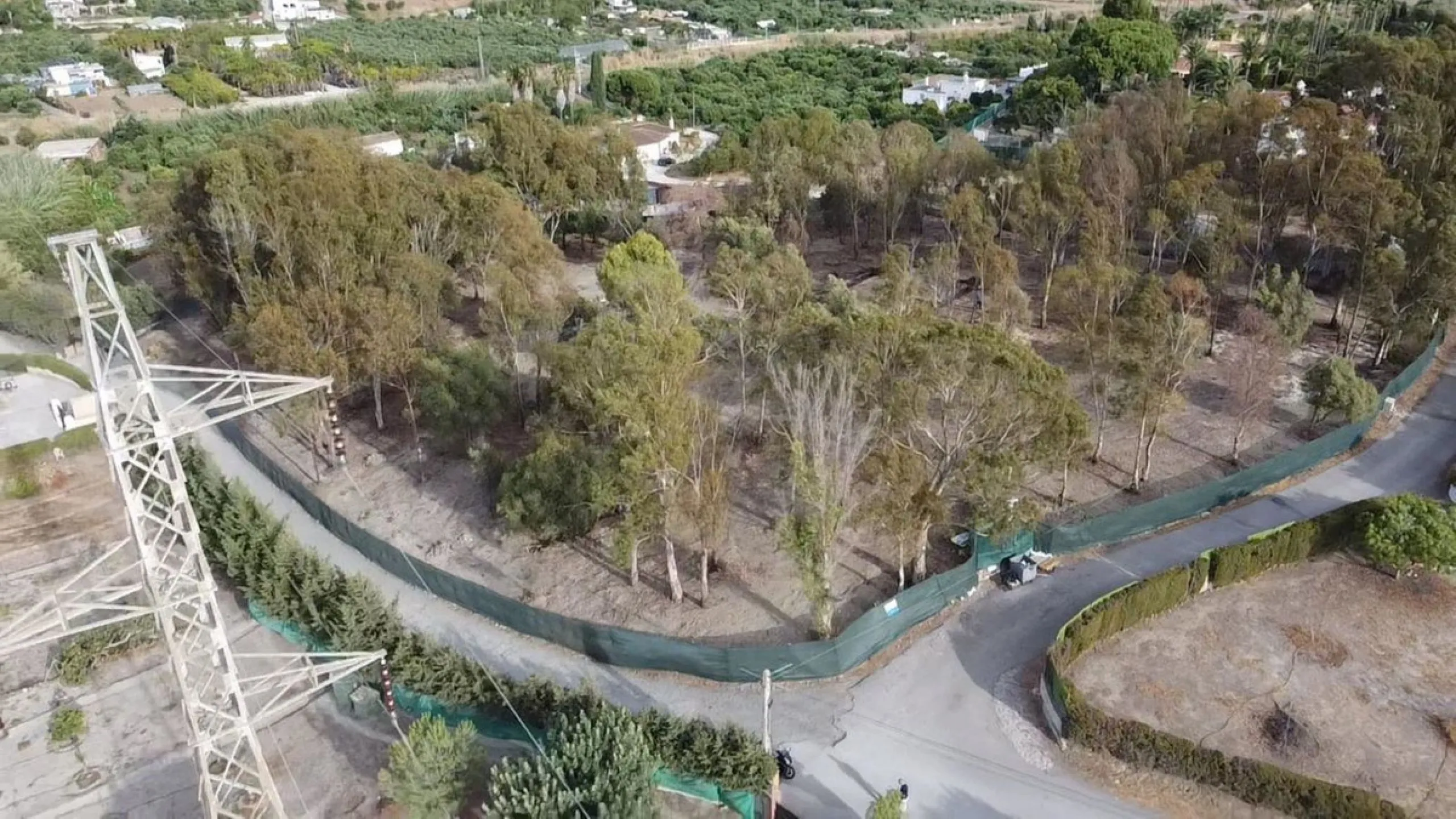 Unique opportunity for a rustic property of 10,000m2 just 5 minutes from the beach and the centre of Estepona.