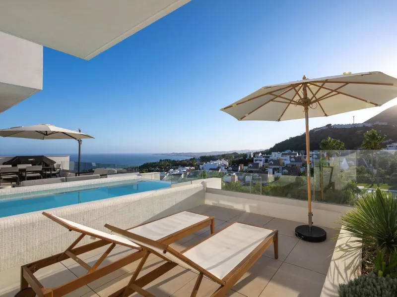 House - Semi-Detached House в продаже в Benalmadena, Málaga. В доме 4 спален и 5 ванных комнат. Площадь дома 183 м²